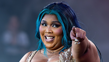 Lizzo nem köt egyezséget: bíróságon védené meg magát a zaklatási perben
