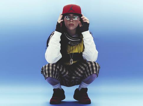 Billie Eilish megható gesztussal köszönte meg egy rajongójának, hogy megvédte őt a koncertjén