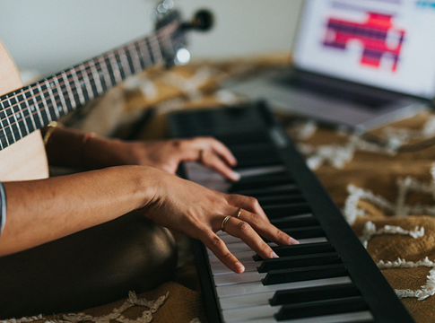 A zenészek 87%-a már MI-t használ – a LANDR friss kutatása a jövő zenéjéről