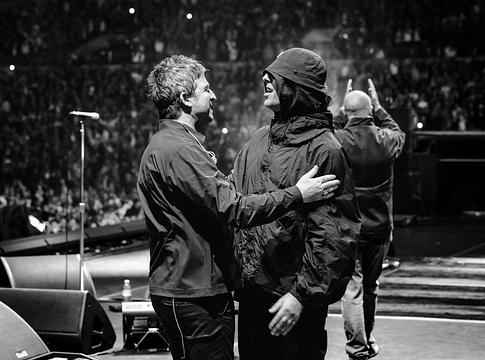 Oasis, Charli XCX és Fontaines D.C. is feltűnik az év legjobb zenei fotói között