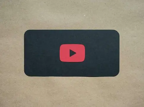 YouTube Music AI műsorvezető: új funkció a Spotify DJ kihívójaként