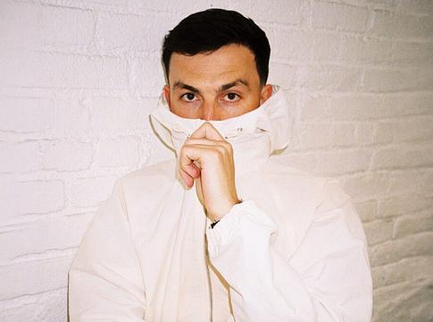 Cloonee sötétebb klubhangzással zárja az évet