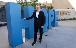 Larry Mestel kapja a City of Hope 2026-os Spirit of Life-díját