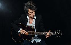 Ronnie Wood új brit és európai dátumokat tett hozzá 2026-os turnéjához, Imelda May nyit