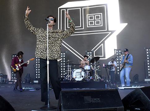 Visszatért a The Neighbourhood – új fejezet indul a zaklatási botrány után