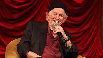 Keith Richards: 2026-ban nem turnézik a Stones, de „jövőre beszélhetünk”