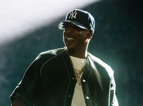 Jay-Z rekordot döntött a Yankee Stadiumban, a záróestet biztonsági incidens zavarta meg