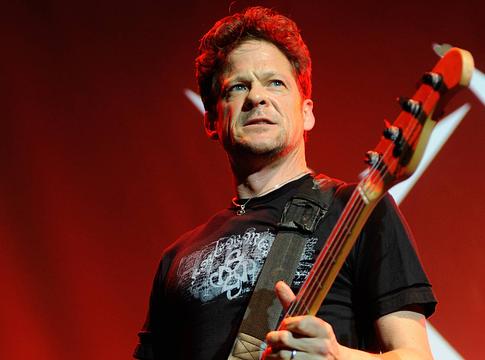 Jason Newsted elmondta: torokrák után „free and clear” – egy éve esett át a beavatkozáson