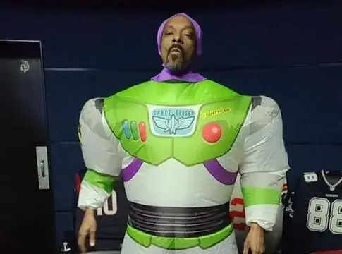Snoop Dogg kényelmetlen helyzetbe került a 'Lightyear' vetítésén unokájával