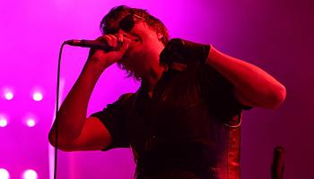 A The Strokes először játszotta élőben új dalát a Red Rocks színpadán