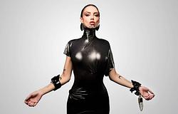 Sara Landry kiáll a biztonságos techno közeg mellett