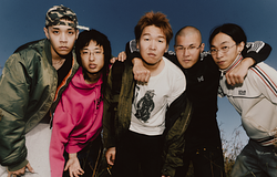 Az Universal Music Korea leszerződtette a 1300 koreai–ausztrál hiphopkollektívát