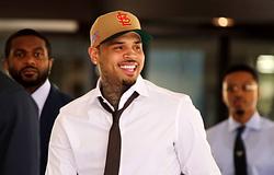 Chris Brown bűnösnek vallotta magát a londoni klubverekedés ügyében