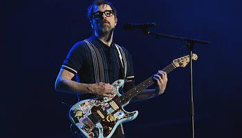 Rivers Cuomo 15 lo-fi akusztikus feldolgozást tett közzé a YouTube-on