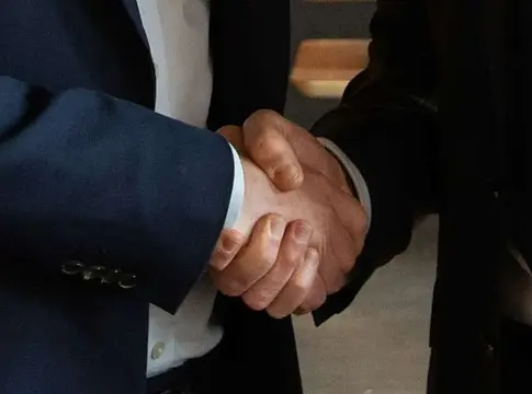 Közel 300 AI-megállapodást kötöttek már a jogtulajdonosok, de továbbra is megosztott az iparág