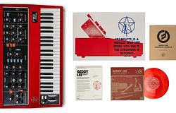 Geddy Lee MiniMoog Model D – drasztikus árcsökkentéssel kapható a legendás szintetizátor