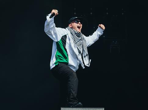 Kneecap a brit listavezetésért versenyez, szorosan mögöttük Melanie C és Michael Jackson
