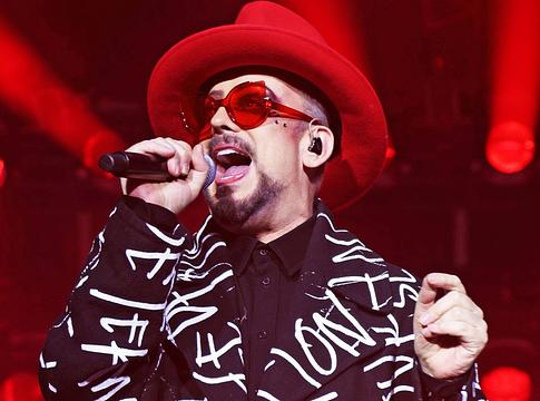 Boy George megosztó dalt tett közzé az izraeli–gázai konfliktusról