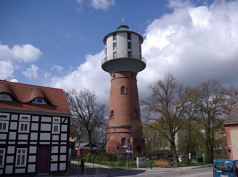 Óriási droglabort számolt fel a rendőrség Nauenban – 100 kiló drog és 200.000 euró készpénz került elő