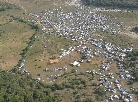Illegál rave-en tiltakoztak ezrek Franciaországban az új törvény ellen