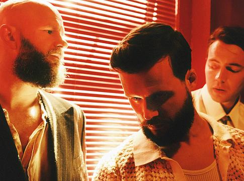 White Lies bejelentette új albumát – érkezik a Night Light