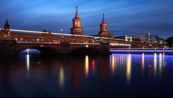 Berlin éjszakái hosszabbodhatnak: éjfélig nyitva tarthatnak a szabadtéri helyek