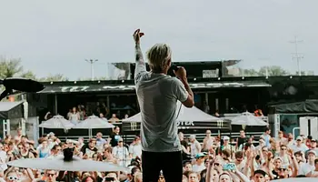 Közpénzek is erősítik a Live Nation amfiteátrum-hálózatát