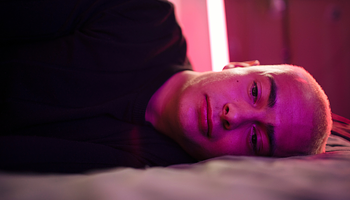 Mikortól árt a magány a fiatal felnőttek mentális egészségének?