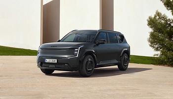 Kia EV9 Black Edition: fekete csúcsverzió masszázsüléssel és 800 voltos villámtöltéssel