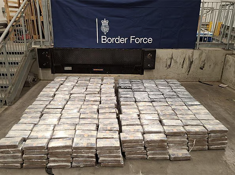 Banánszállítmányban érkezett kokain: közel egy tonnát foglaltak le Southamptonban