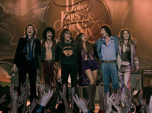 A Daisy Jones And The Six lökést adott Suki Waterhouse zenei pályájának