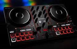 Numark Party Mix III és MixTrack Go: két új DJ-kontroller érkezik kezdőknek és mobil DJ-knek