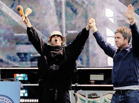 Liam Gallagher nem dobálhat többé hangszereket a közönség közé