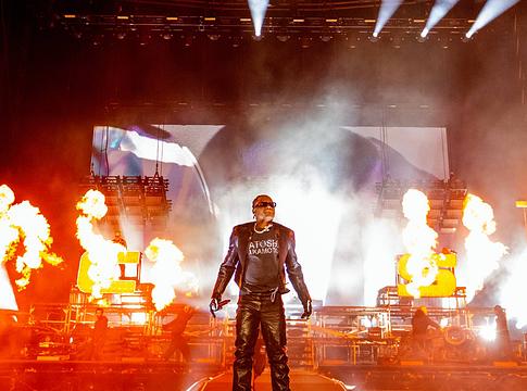 Vendégekkel és szakadó esővel zárta a Readinget a Chase & Status