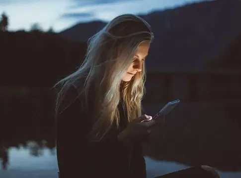 Az AI híresség botok új kihívás elé állítják a zeneipart