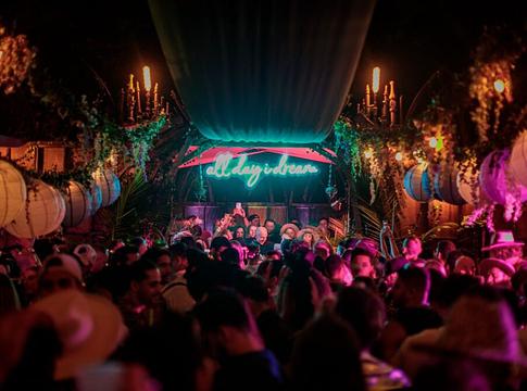 All Day I Dream varázsvilág költözik a miami Art With Me fesztiválra