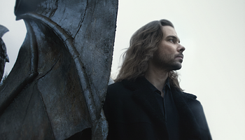 Riot Ten lazábbra veszi a tempót a WONKY SHIT kislemezen J. Plazával