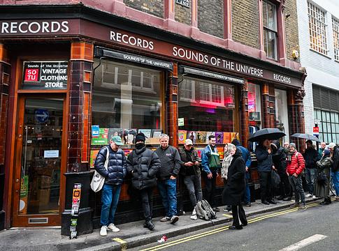 Rekordsor a lemezekért: elrajtolt a Record Store Day 2026 exkluzív kiadványokkal