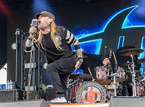 Drowning Pool lemondta dél-amerikai turnéját: a szervezők gyenge jegyeladást, a zenekar logisztikát emleget