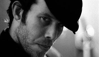 Tom Waits 50 éves Small Change-je bakeliten tér vissza ritka felvétellel