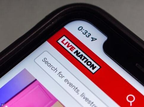 Live Nation és Ticketmaster szüneteltetné az antitröszt pert