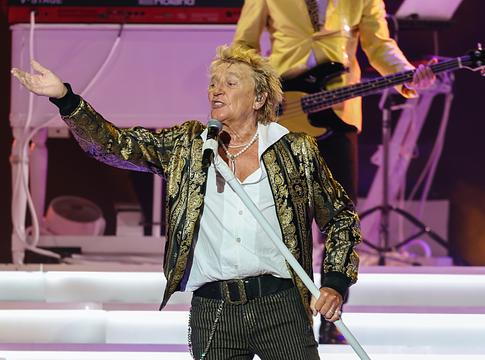 Rod Stewart kisebb orvosi beavatkozás miatt halasztotta el koncertjét
