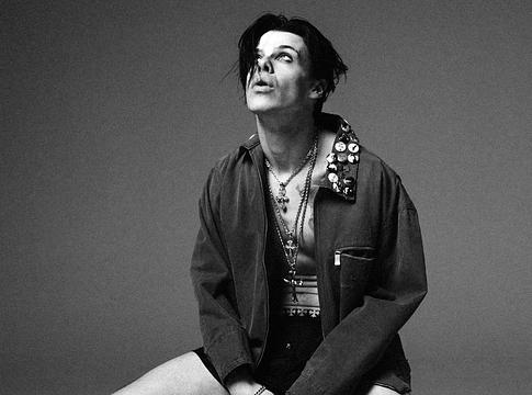 Yungblud megvédte Ozzy Osbourne előtti tiszteletadását
