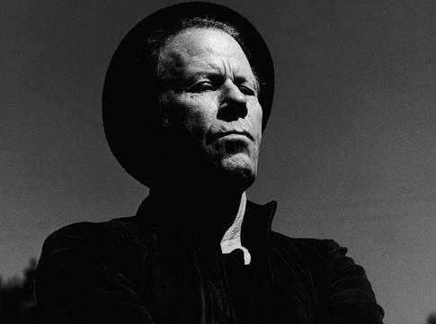 Tom Waits új, sötét humorú spoken word dala: The Fly