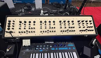 Miltone 4EXP: kézzel épített, csavarig hű klón az Oberheim Four Voice-hoz