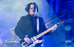 Jack White élőben játszotta a Derecho Demonico-t és a G.O.D. And The Broken Ribs-t az SNL-ben