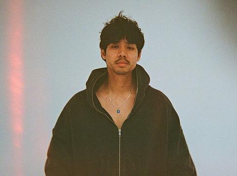 Arky Waters új kislemeze, az „Ay Papi” friss lendülettel érkezik