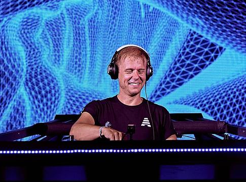 Armin van Buuren 2026 őszén rezidenciával tér vissza Ibizára