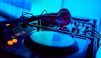 A LIFE LIKE A DJ a pulton túli karriert is játékba teszi