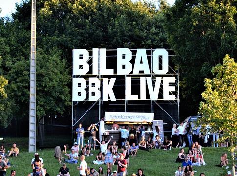 Bilbao BBK 2026: Robbie Williams, Lily Allen és David Byrne érkezik a Kobetamendire